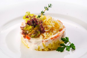 506 / Салат мимоза с отварным лососем